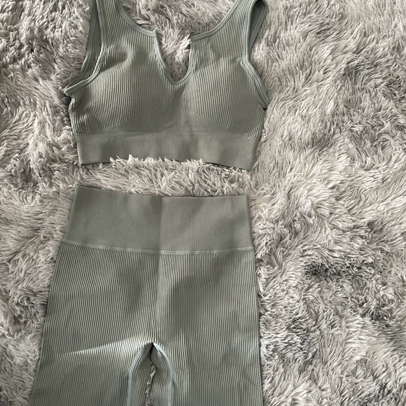 Spandex Workout Sets - Picture 3 of 4